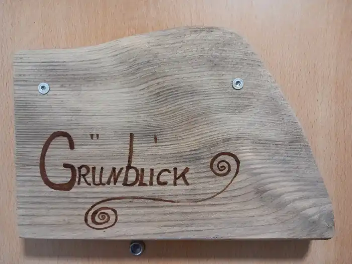 Türschild der FeWo 'Grünblick'.